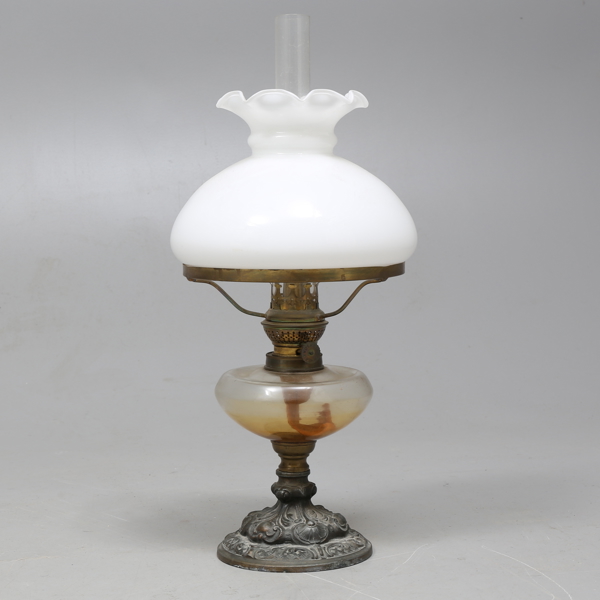 KEROSENE LAMP / FOTOGENLAMPA, 1900 talets första hälft_132a_8db3a8cc807cc36_lg.jpeg