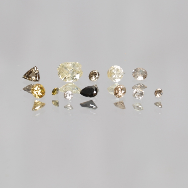 DIAMONDS, about 2.60 ct, clarity about I2-SI / DIAMANTER, cirka 2,60 ct, klarhet ca I2-SI