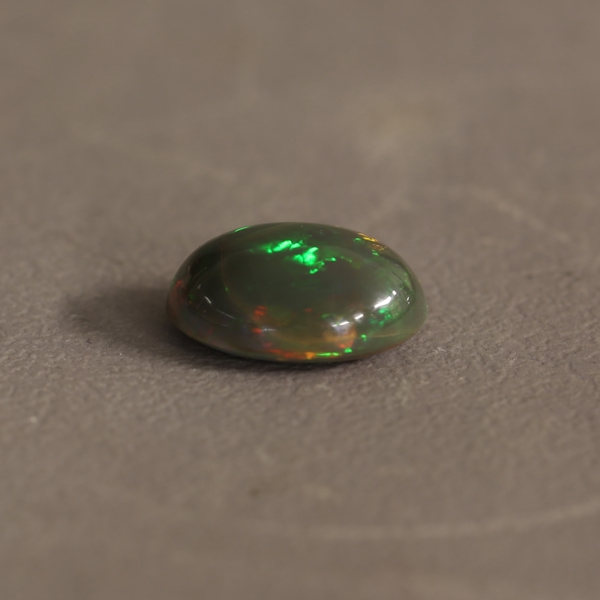 BLACK OPAL, approx 12.70 ct / SVART OPAL, cirka 12,70 ct