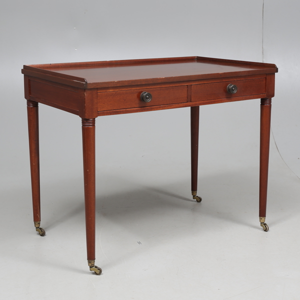 SIDE TABLE with SARG, mahogany, English style, 1900s / SIDOBORD m SARG, mahogny, engelsk stil, 1900 tal.