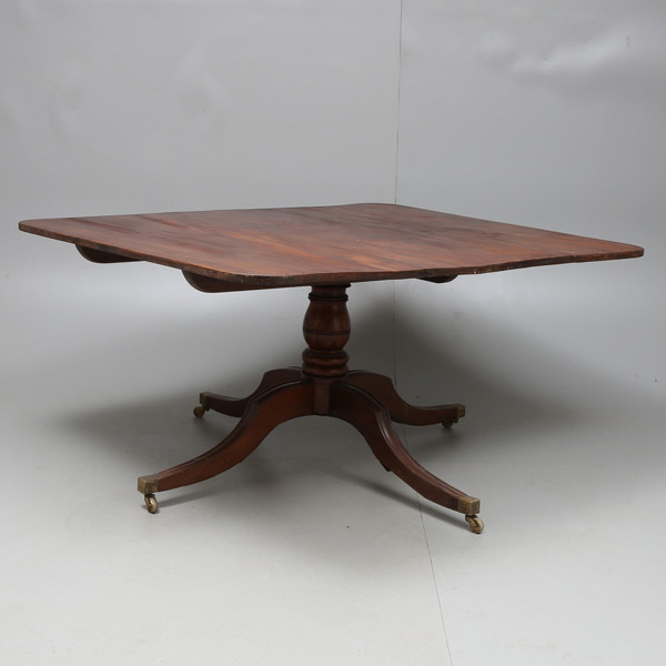 FOLDABLE TABLE, mahogany, England, 19th century. / FÄLLBORD, mahogny, England, 1800 tal.