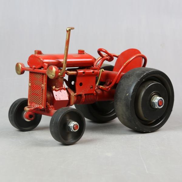 DECORATIVE SCRAP METAL, farm tractor, 1900s / DEKORATIVT METALLSKROT, jordbrukstraktor, 1900 tal_1977a_lg.jpeg