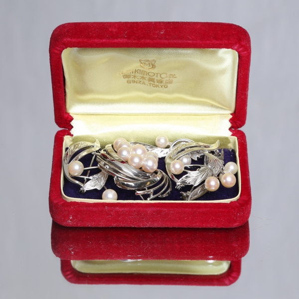 BROSCHER, 5st, silver och odlade pärlor, total vikt 21,5g_2478a_lg.jpeg