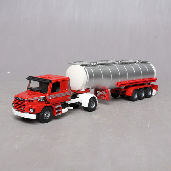 SCANIA 143 M, bulk semi-trailer, scale 1:50, collectors item / SCANIA 143 M, bulk semitrailer, skala 1:50, samlar objekt.