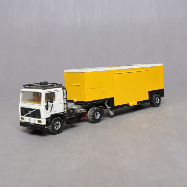 VOLVO F12 Turbo with ADAC's mobile vehicle inspection semi-trailer V343, scale 1:43, collectors item / VOLVO F12 Turbo med ADACs mobila fordonsbesiktningssemitrailer V343, skala 1:43, samlar objekt._292b_8db4179d42ede3b_lg.jpeg