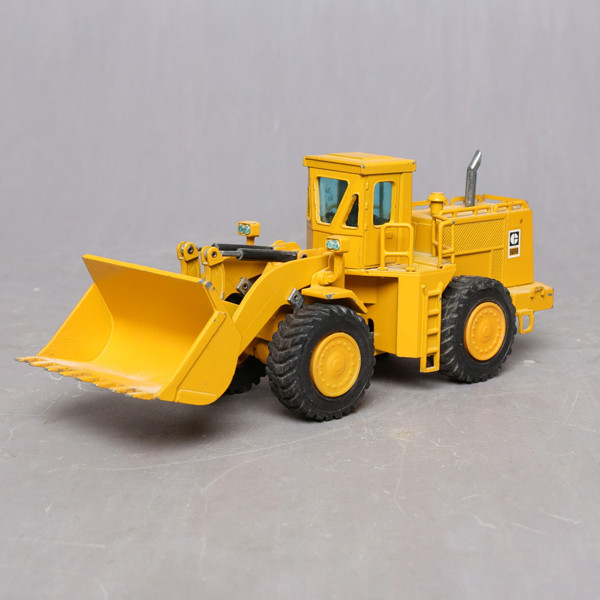 CATERPILLAR Cat 988 B, wheel loader, scale 1:50, collectors item / CATERPILLAR Cat 988 B, hjullastare, skala 1:50, samlar objekt._296a_8db4178cf52068a_lg.jpeg