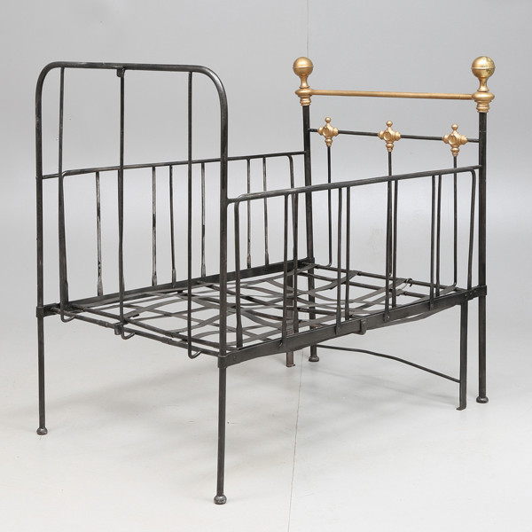 IRON BED, bar model, 19th century / JÄRNSÄNG, barmodell, 1800 tal_318a_8db4238552d0819_lg.jpeg