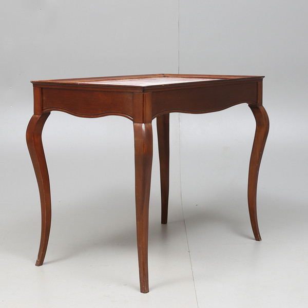 TABLE, rococo style, signed figured tile, 1920s/30s / BORD, stil rokoko, signerat figurerat kakel, 1920/30 tal_326a_8db42653811c1e0_lg.jpeg