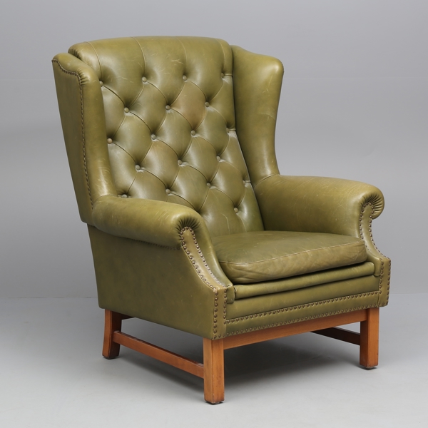 ARMCHAIR, leather, Chesterfield model, 1900s / ÖRONLAPPSFÅTÖLJ, skinn, Chesterfield-modell, 1900-tal._494a_8db4cac31295bc8_lg.jpeg