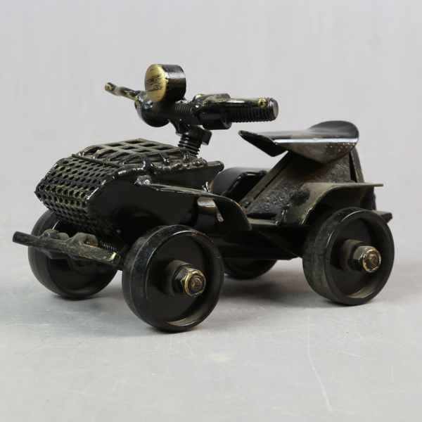 DECORATIVE SCRAP METAL, four wheeler, 1900s / DEKORATIVT METALLSKROT, fyrhjuling, 1900 tal