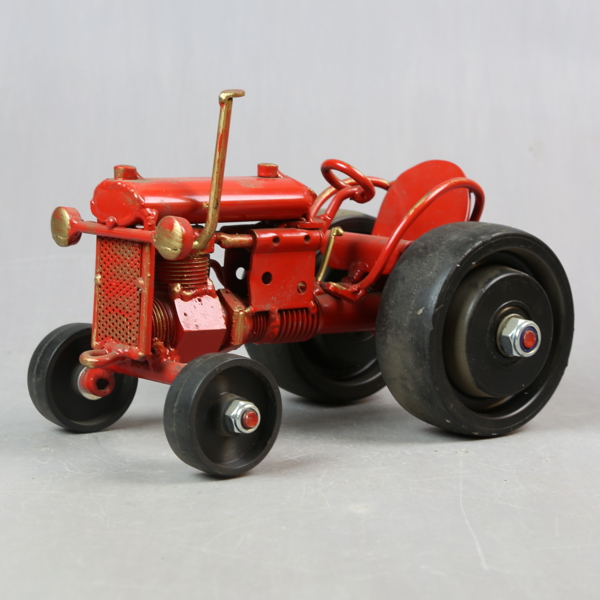 DECORATIVE SCRAP METAL, farm tractor, 1900s / DEKORATIVT METALLSKROT, jordbrukstraktor, 1900 tal