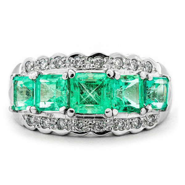 RING in white gold with emerald and diamonds, 1.62 tcw, 1.50 ct emerald, 0.12 ct diamonds / RING i vitguld med smaragd och diamanter, 1,62 tcw,1,50 ct smaragd, 0,12 ct diamanter_587a_lg.jpeg