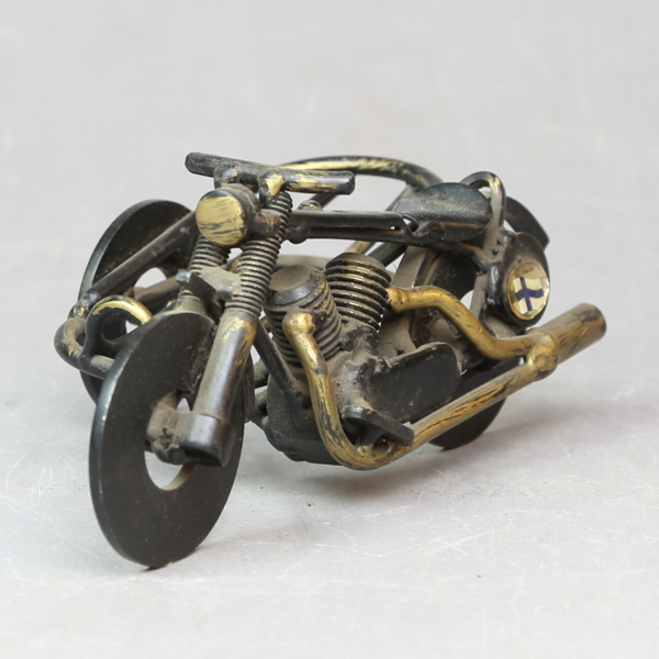 DECORATIVE SCRAP METAL, motorcycle, 1900s / DEKORATIVT METALLSKROT, motorcykel, 1900 tal_869a_lg.jpeg