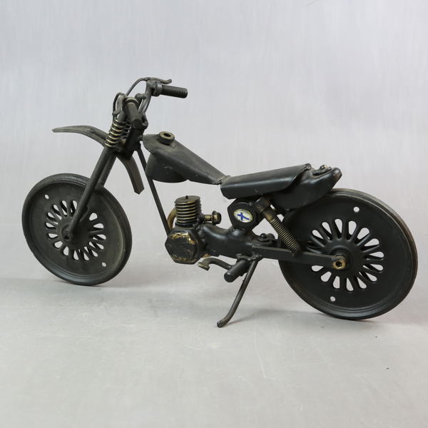 DECORATIVE SCRAP METAL, motorcycle, 1900s / DEKORATIVT METALLSKROT, motorcykel, 1900 tal