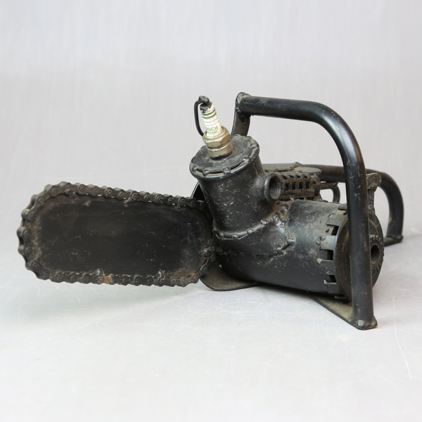 DECORATIVE SCRAP METAL, chainsaw, 1900s / DEKORATIVT METALLSKROT, motorsåg, 1900 tal